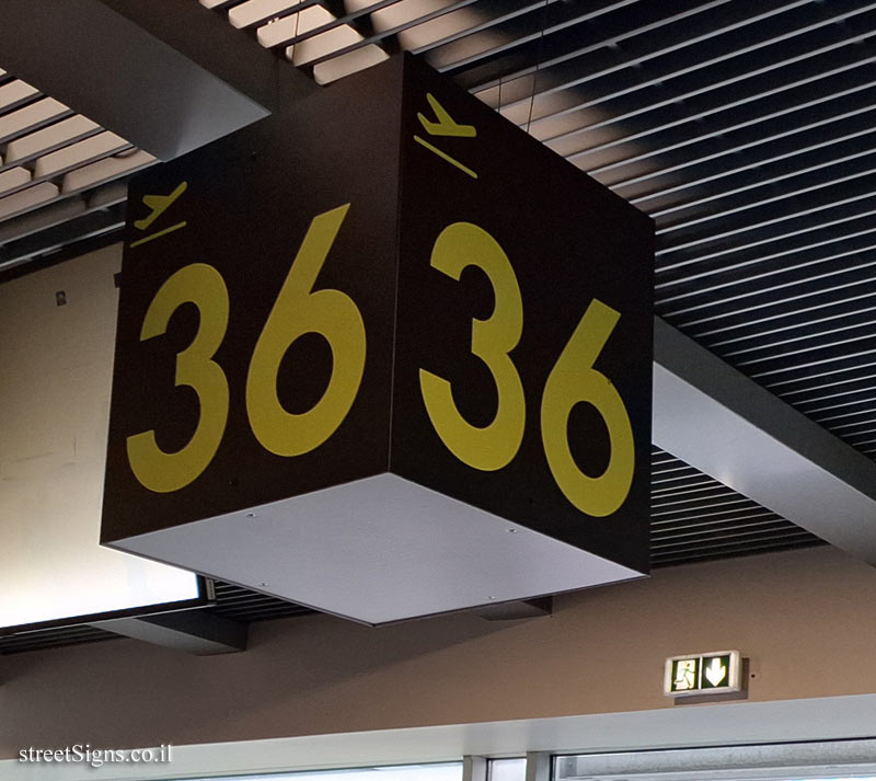 Nantes Airport - Nantes Atlantic - boarding gate
