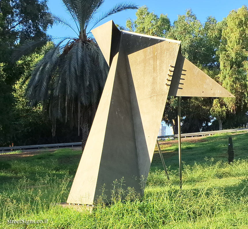 Tel Aviv - "Aeropsivika 3" outdoor sculpture by Avi Siton
