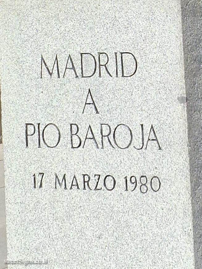 Madrid - Statue commemorating the writer Pío Baroja