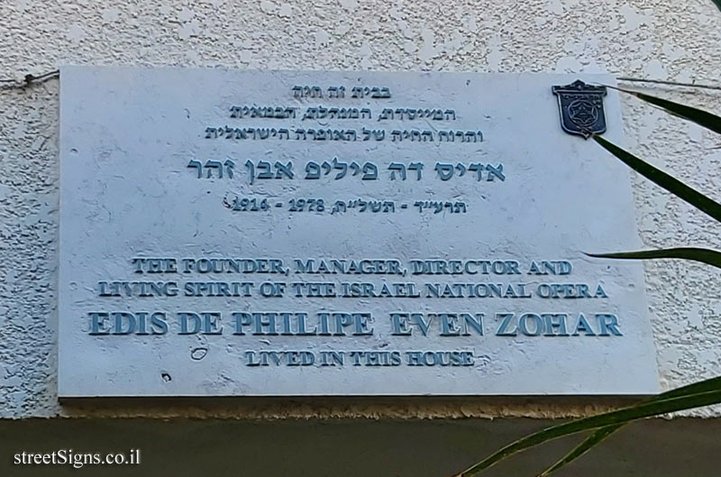 Edis De Philipe - Plaques of artists who lived in Tel Aviv