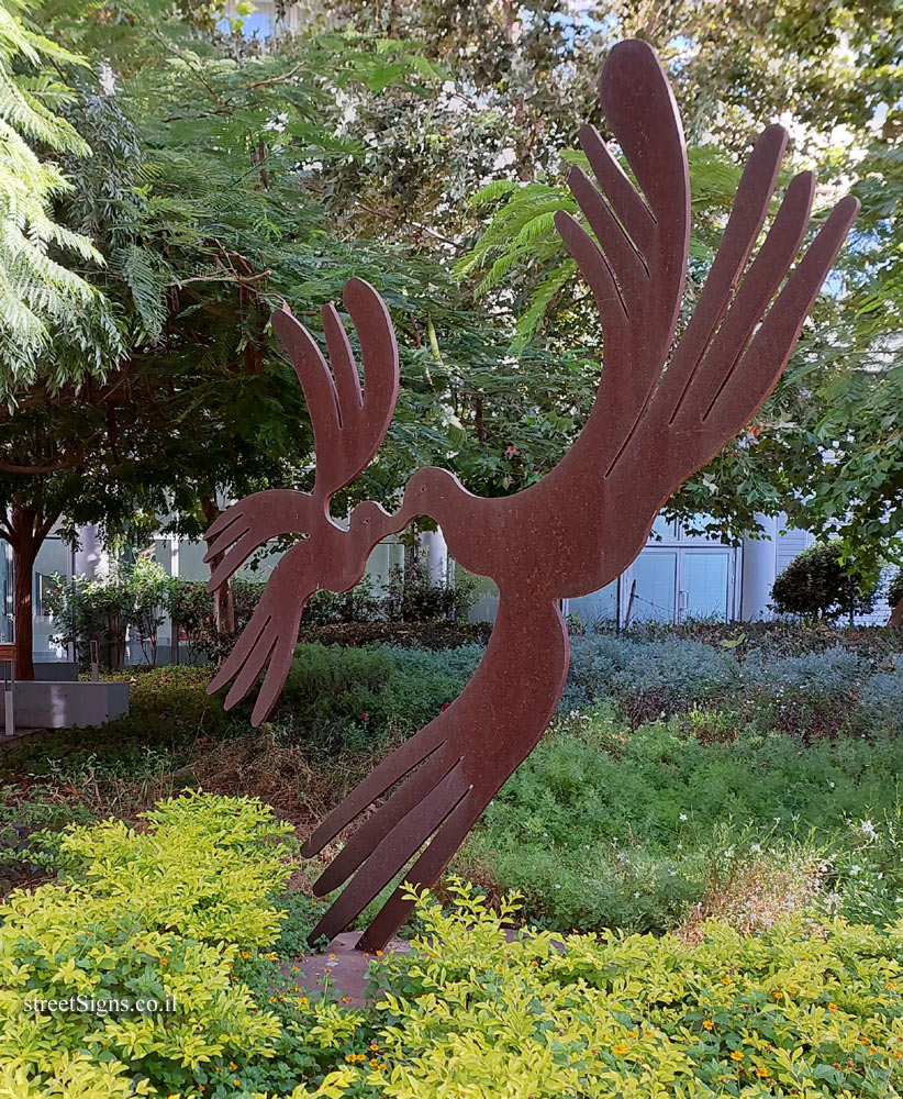 Tel Aviv - "Birds" sculpture by Menashe Kadishman